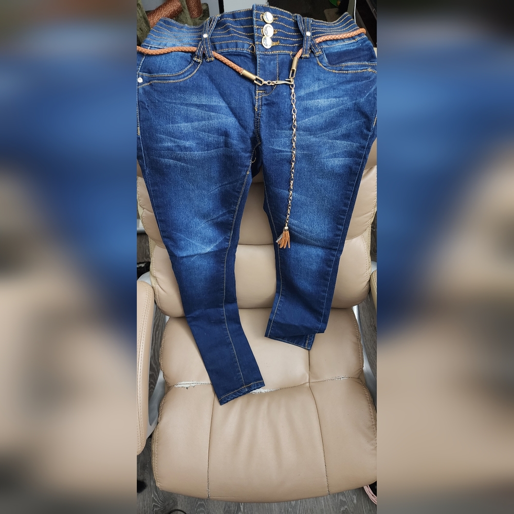 Jeans - Picture 2 of 3